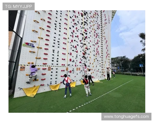 上海攀岩队在极限运动嘉年华中的默契配合与精彩表现点评