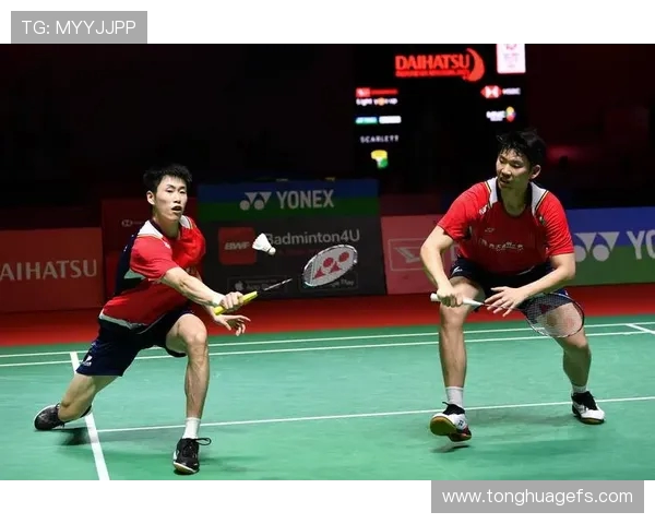 广州羽毛球队与南京羽毛球队赛后复盘分析比赛经验与战术调整