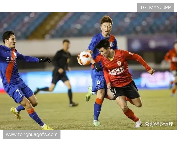 成都足球队以88分稳居锦标赛积分榜首位争夺冠军前景光明