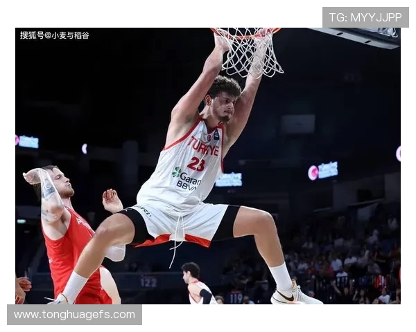 尤尼克斯与米兰巅峰对决谁能在这场较量中笑到最后