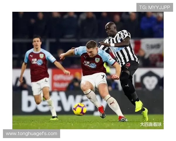 英超激战莱斯特城主场迎战伯恩利争夺宝贵三分之战 英超激战莱斯特城主场迎战伯恩利争夺宝贵三分之战