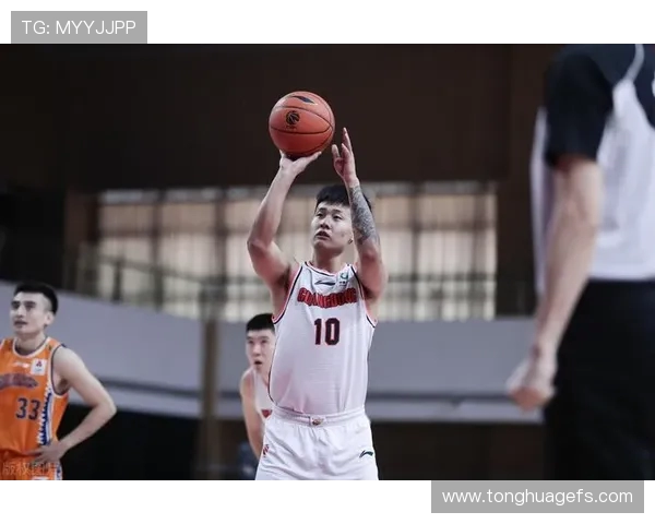 赵睿领衔新一代篮球明星崛起之路展现青春力量与拼搏精神