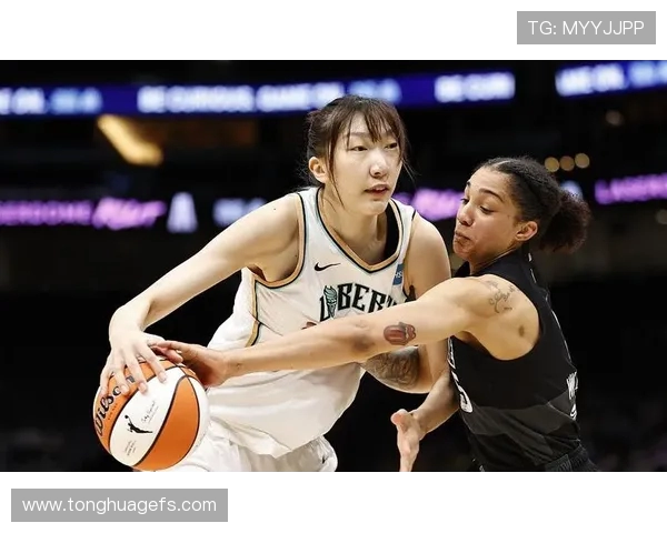 风暴与自由人精彩对决视频回顾赛场上的激情与策略碰撞